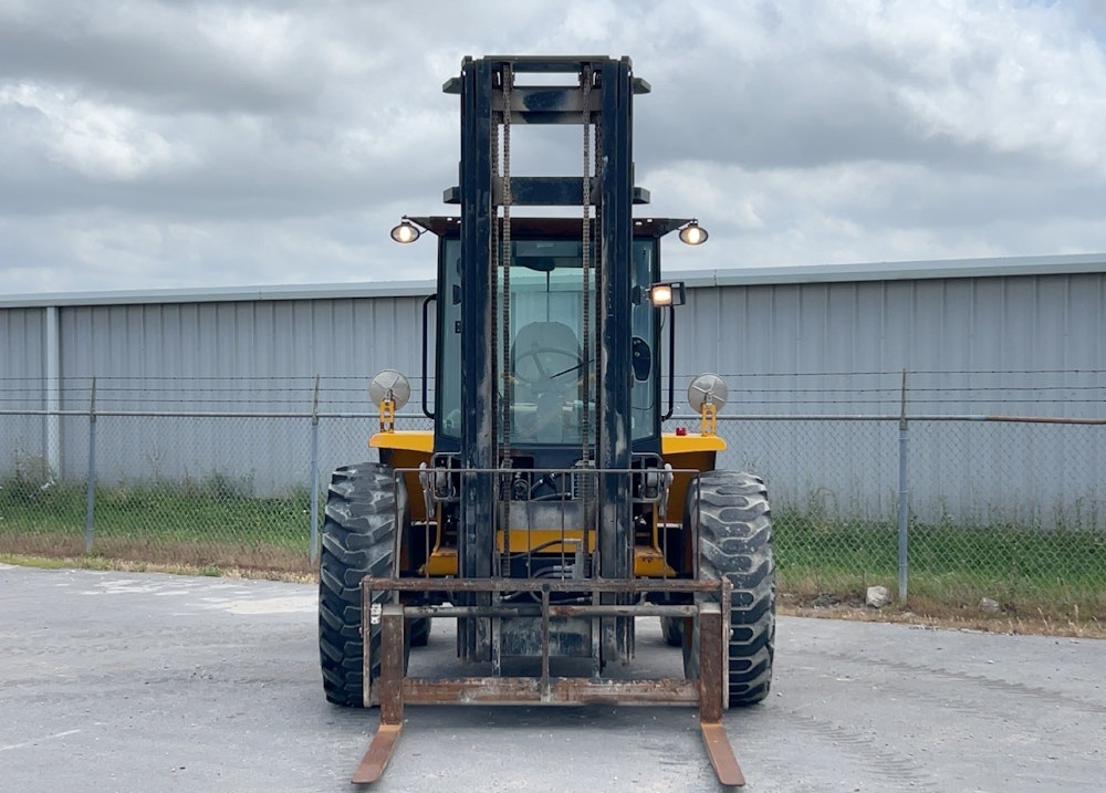 2019 JCB 930 6,000 LBS ROUGH TERRAIN FORKLIFT ENCLOSED CAB LIFT TRUCK - Inventory #51237 - Image 3