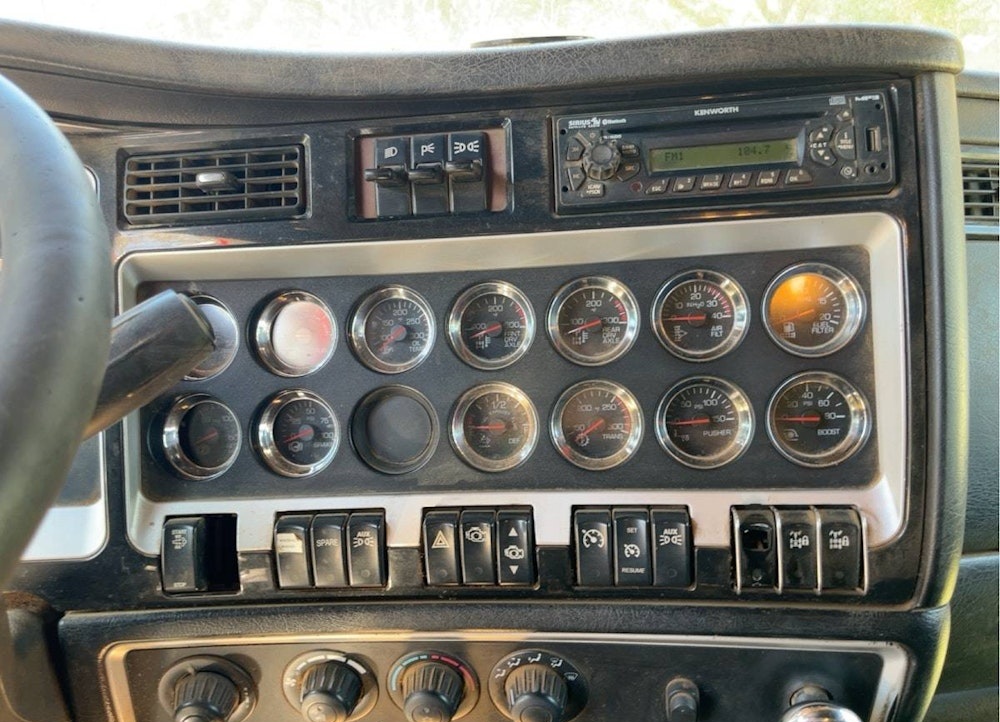 2014 KENWORTH T800 22 YD TRIA DUMP TRUCK CUMMINS ISX15 8LL - Inventory #37428 - Image 5