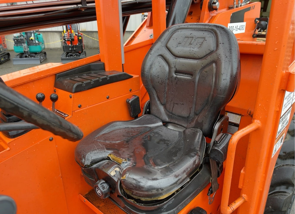2017 SKYTRAK 6042 42' 6,000 LBS TELESCOPIC REACH FORKLIFT - Inventory #13842 - Image 8