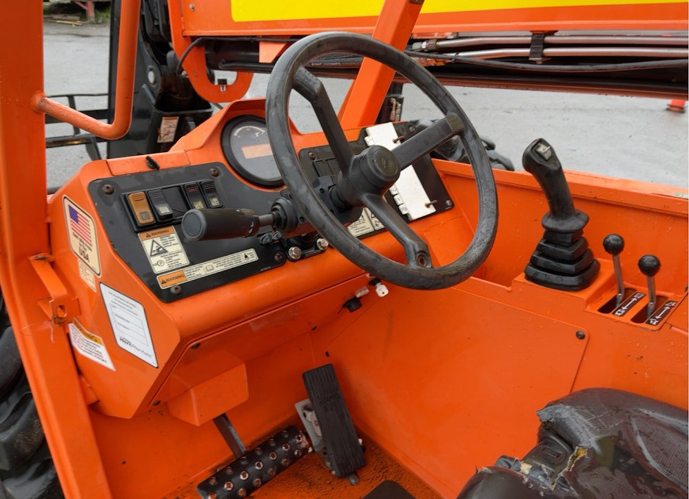 2017 SKYTRAK 6042 42' 6,000 LBS TELESCOPIC REACH FORKLIFT - Inventory #13842 - Image 6