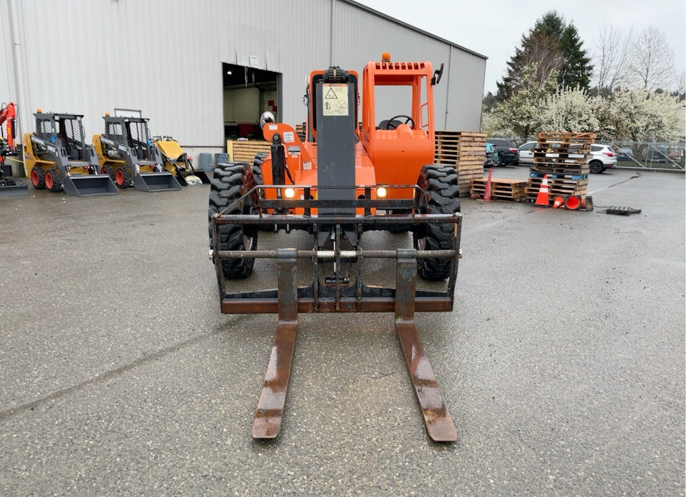 2017 SKYTRAK 6042 42' 6,000 LBS TELESCOPIC REACH FORKLIFT - Inventory #13842 - Image 2