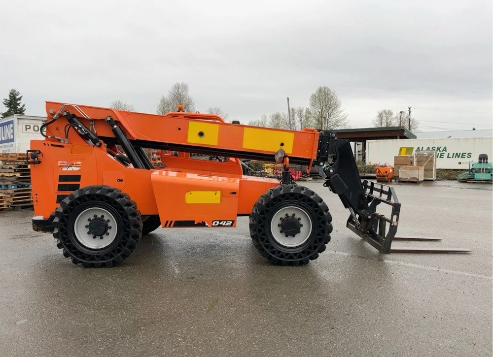 2017 SKYTRAK 6042 42' 6,000 LBS TELESCOPIC REACH FORKLIFT - Inventory #13842 - Image 17