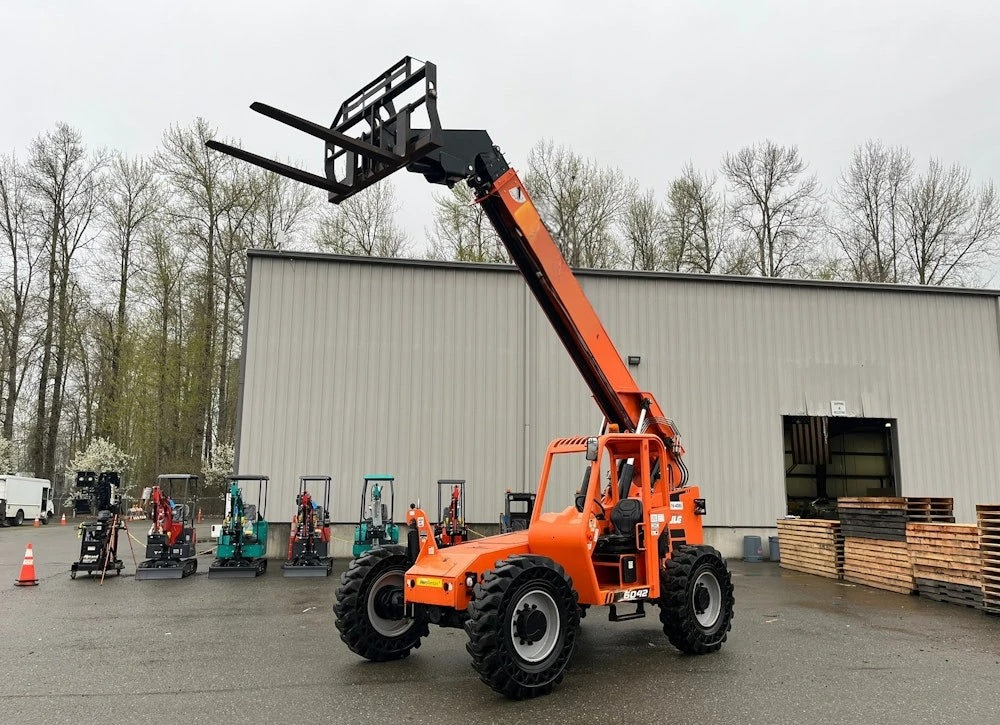 2017 SKYTRAK 6042 42' 6,000 LBS TELESCOPIC REACH FORKLIFT - Inventory #13842 - Image 12