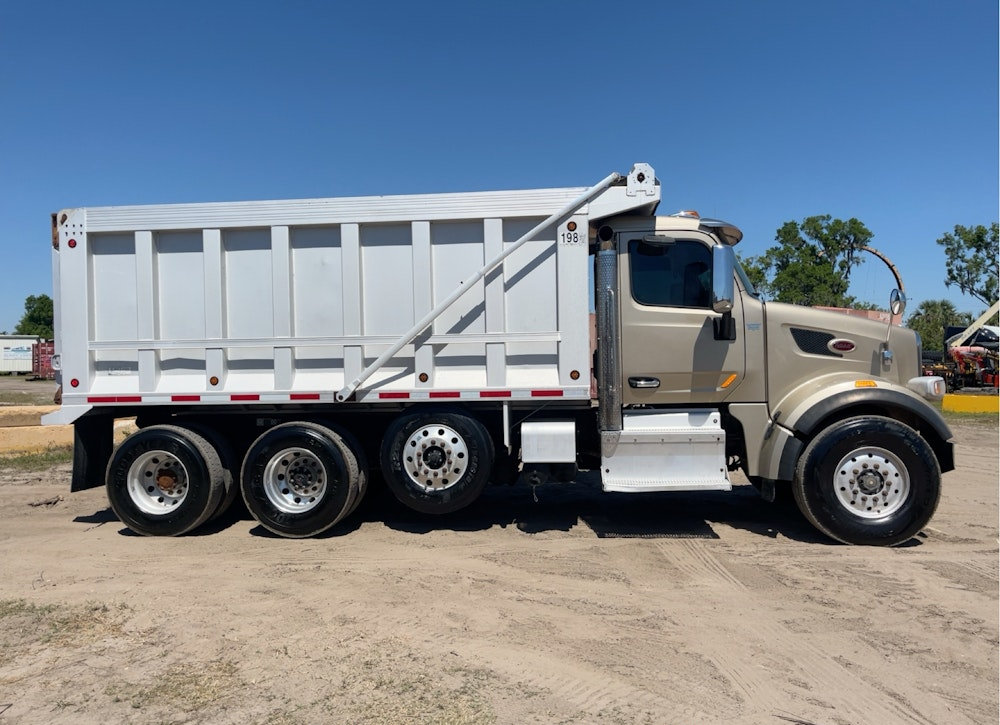 2017 PETERBILT 567 16' TRIA DUMP TRUCK CUMMINS ISX12 AUTO PTO TARP - Inventory #19038 - Image 2