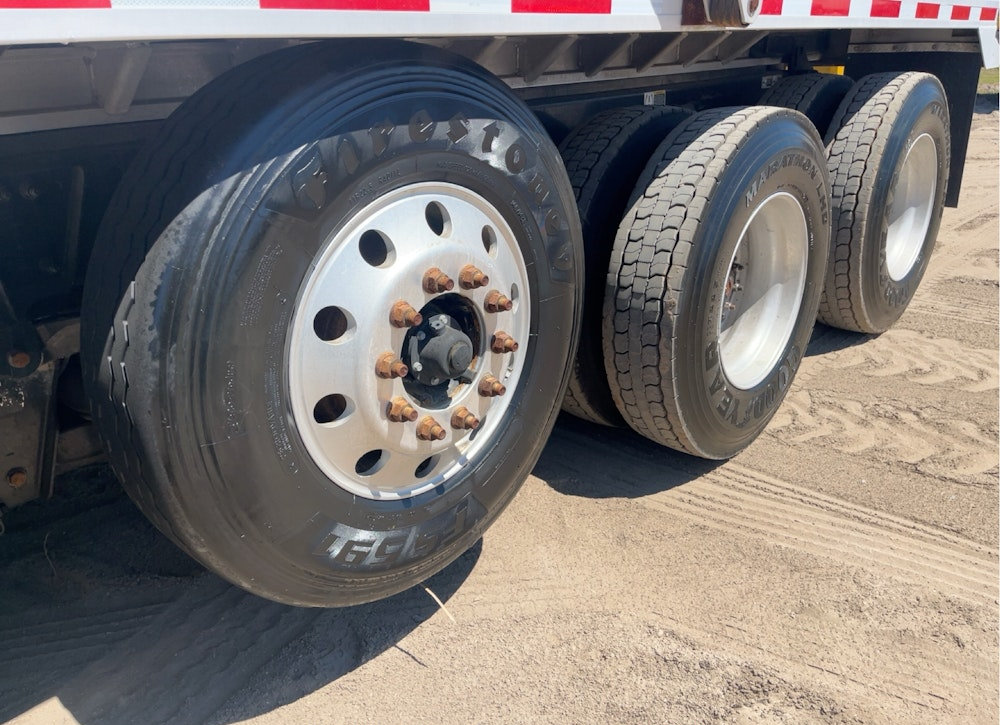 2017 PETERBILT 567 16' TRIA DUMP TRUCK CUMMINS ISX12 AUTO PTO TARP - Inventory #19038 - Image 9