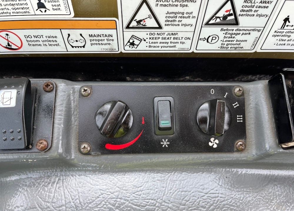 2014 CATERPILLAR TH255C 5.5K TELESCOPIC REACH FORKLIFT CAB TELEHANDLER - Inventory #40329 - Image 14
