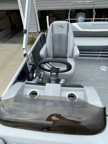2022 BENNINGTON MARIN 23SXSB TRITOON -  - Image 6